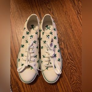 Green and white Notre Dame shoea